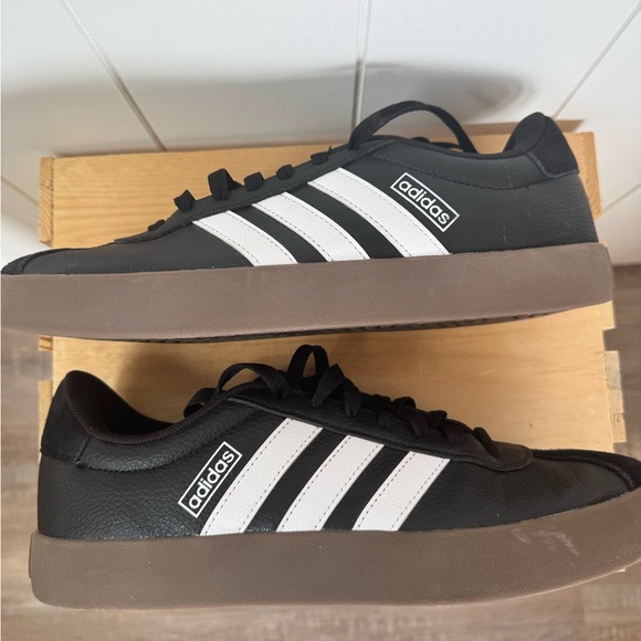 Adidas VL Court 3.0 Sneakers Black White Stripes Gum Sole SZ9.5 - Picture 12 of 14